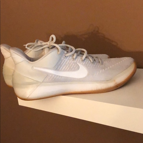 kobe light bone